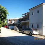 Liogerma Διαμέρισμα Τραπεζάκι